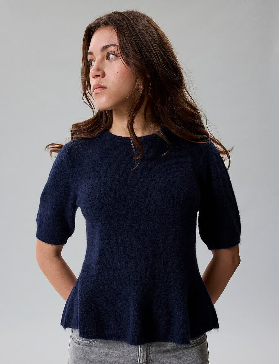 LMTD NLFLODET NAVY SHORT PEPLUM KNIT