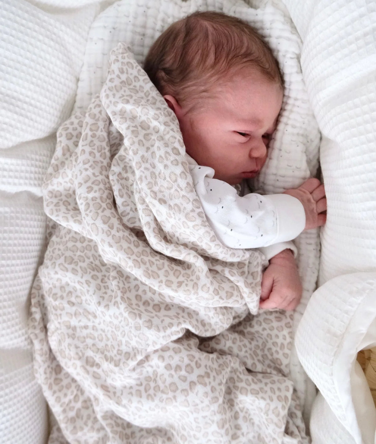 LIVLY BABY LEO SWADDLE