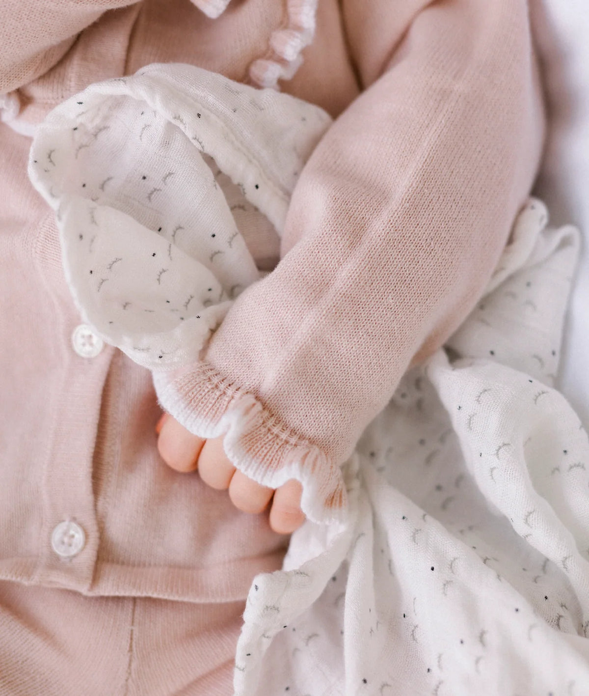 LIVLY SLEEPING CUTIE SWADDLE